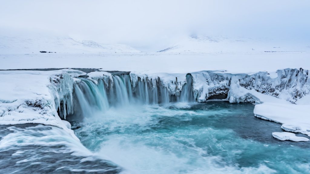 眾神瀑布 ( Goðafoss Waterfall, Iceland))